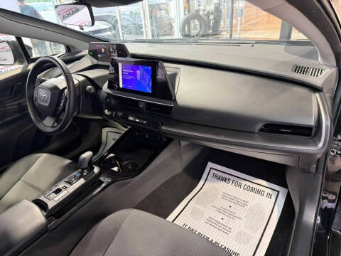 2025 Toyota Prius LE