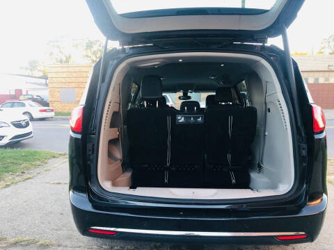 2017 Chrysler Pacifica Touring-L Plus