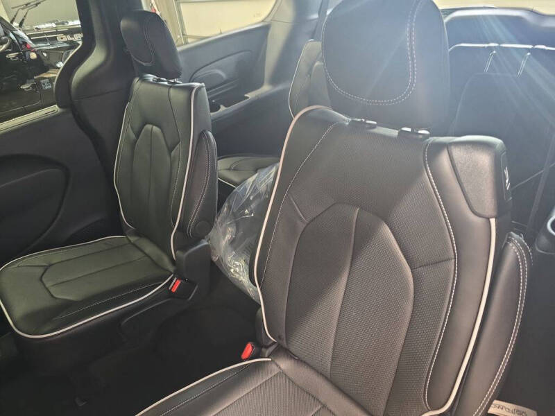 2027 Chrysler Pacifica Limited