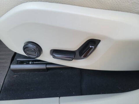 2024 Volvo XC60 B5 Core Dark Theme