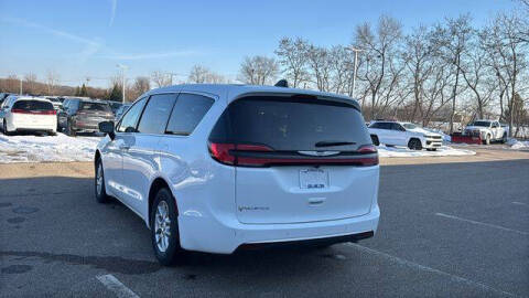2026 Chrysler Pacifica Select