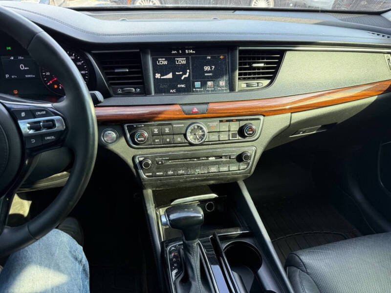 2017 Kia Cadenza Premium