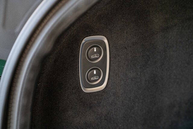 2022 Aston Martin DBX 38