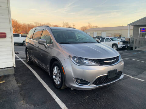 2017 Chrysler Pacifica Touring-L