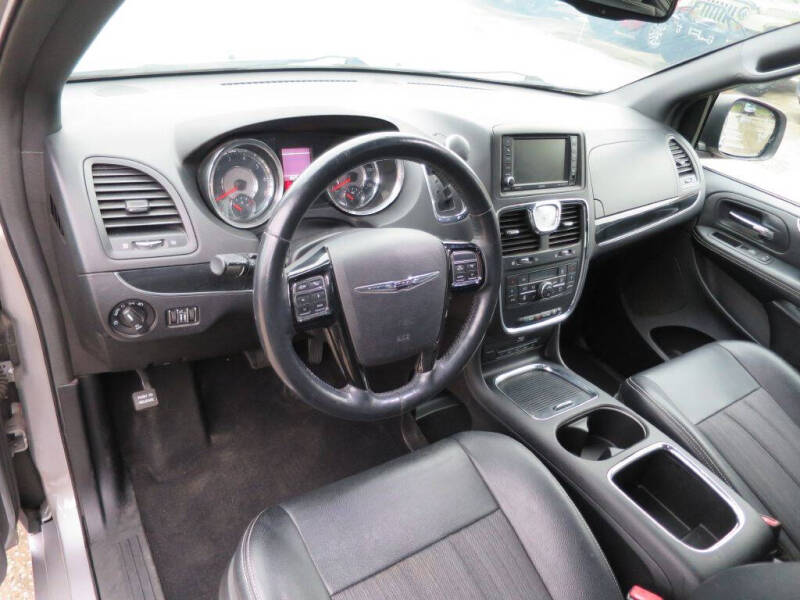 2016 Chrysler Town and Country S