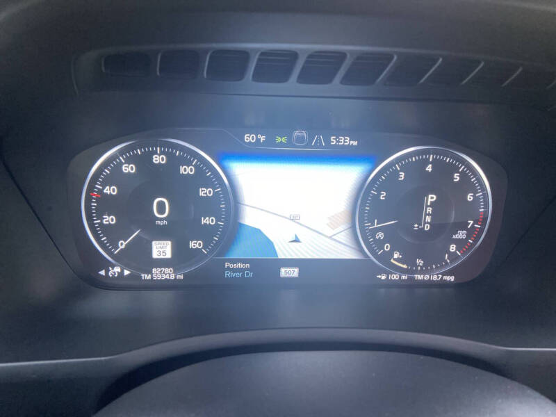 2016 Volvo XC90 T6 Momentum