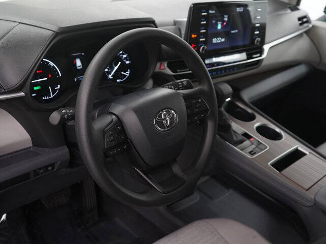 2024 Toyota Sienna LE 8-Passenger