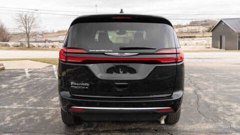 2025 Chrysler Pacifica Select