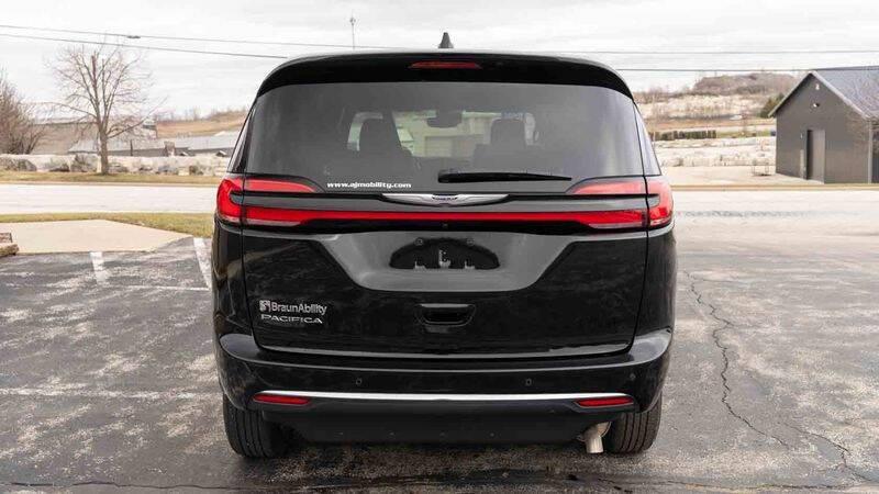 2025 Chrysler Pacifica Select