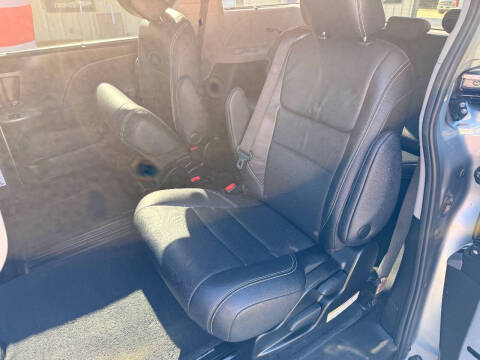 2017 Toyota Sienna SE 8-Passenger