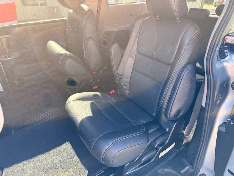 2017 Toyota Sienna SE 8-Passenger