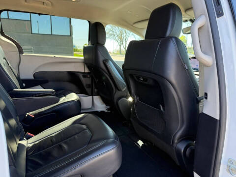 2022 Chrysler Pacifica Touring L