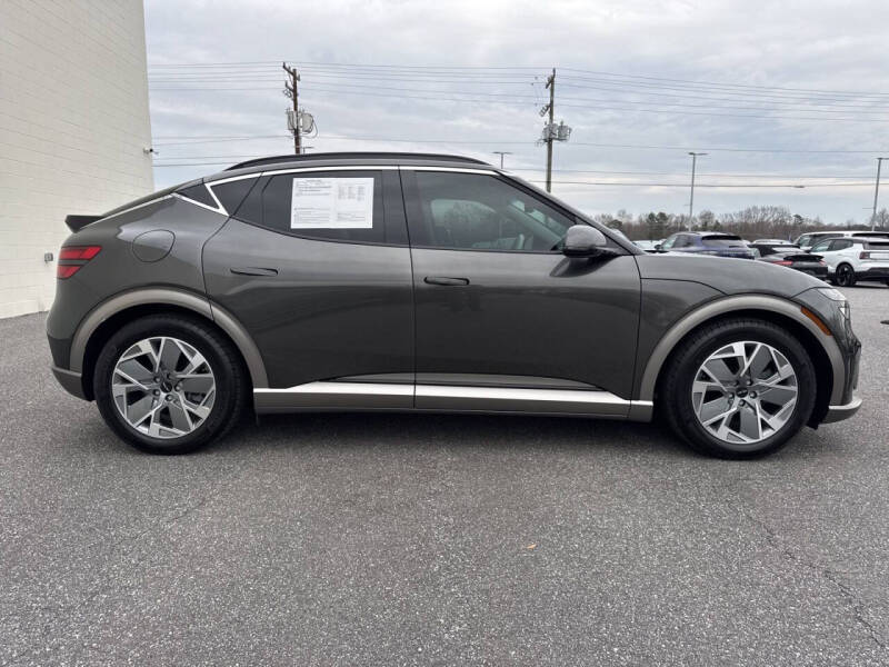 2024 Genesis GV60 Standard