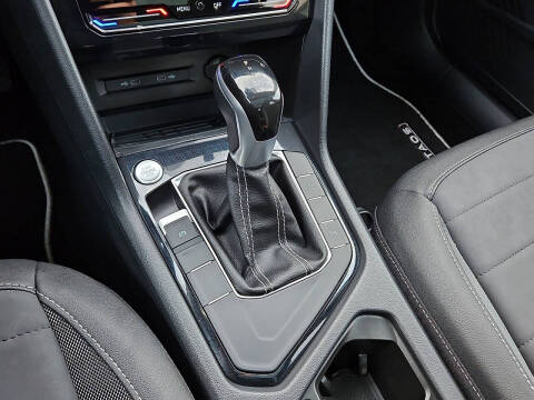 2025 Volkswagen Taos SE Black