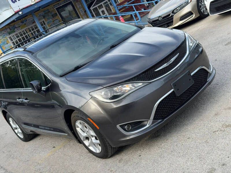 2017 Chrysler Pacifica Touring-L Plus