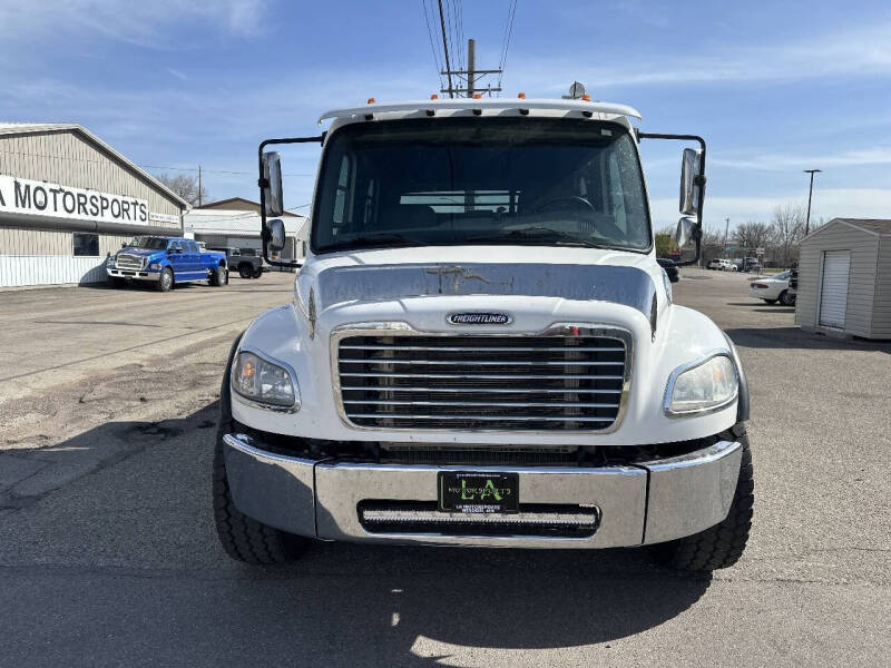 2017 Freightliner M2 106