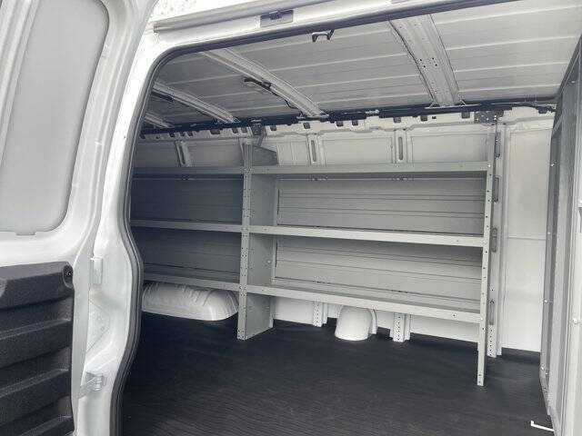 2025 Chevrolet Express 3500