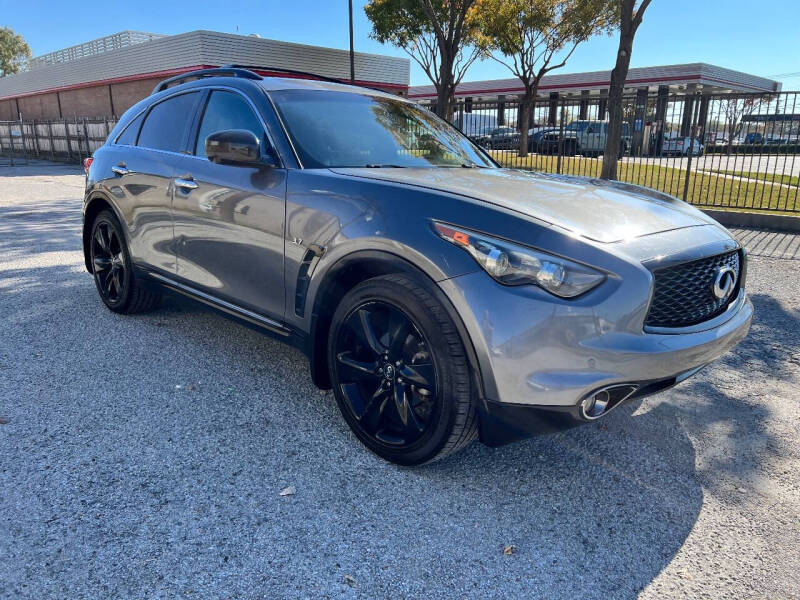 2017 Infiniti QX70 for sale at BARCLAY MOTOR COMPANY in Arlington TX