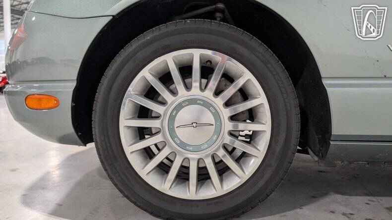 2004 Ford Thunderbird