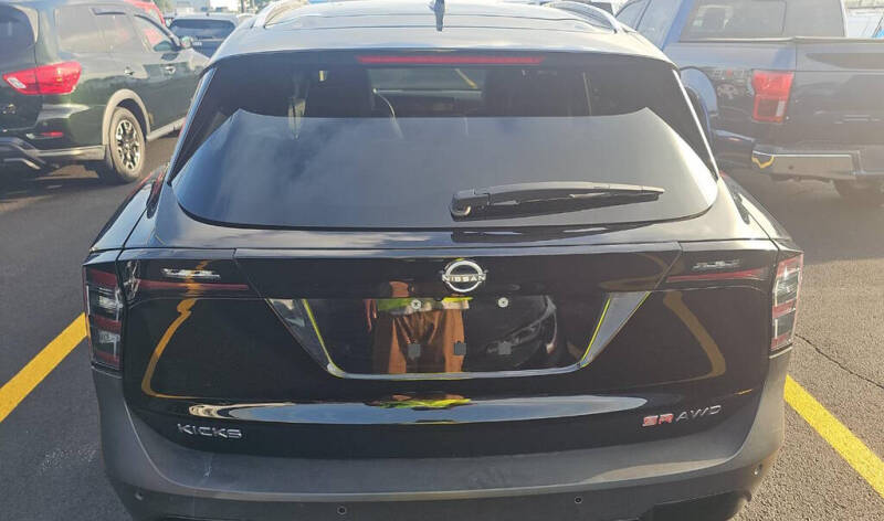 2025 Nissan Kicks SR