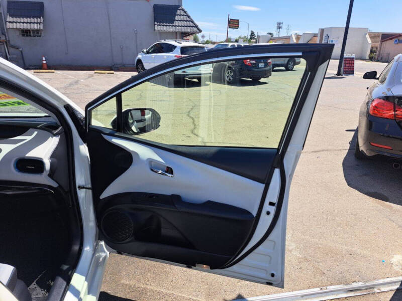 2016 Toyota Prius Three