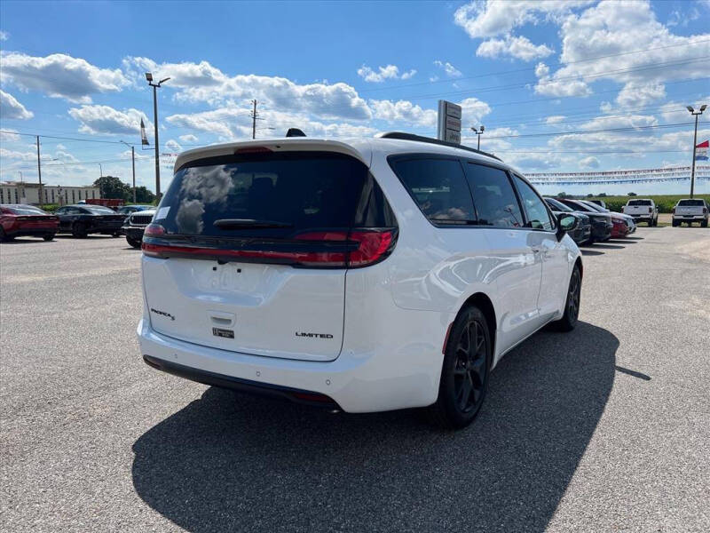 2027 Chrysler Pacifica Limited