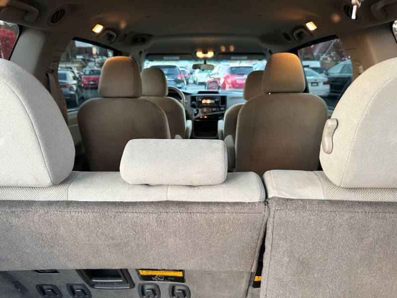 2014 Toyota Sienna L 7-Passenger