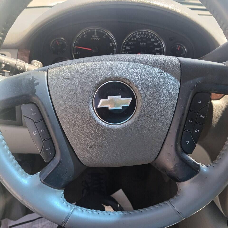 2008 Chevrolet Suburban SUV / Crossover - $5,950