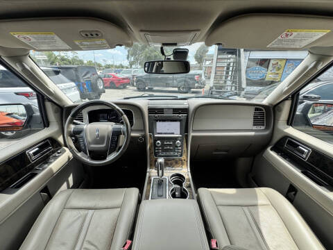 2017 Lincoln Navigator Select