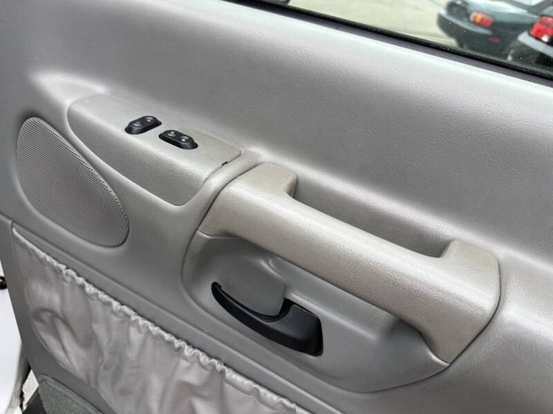 2000 Ford E-Series E-150