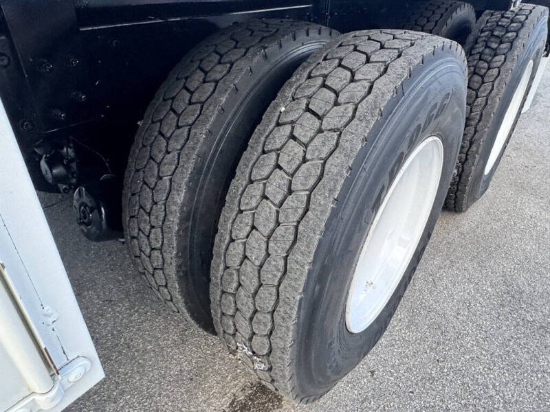 2017 Freightliner M2 106