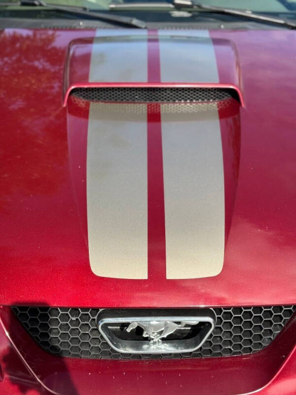 2004 Ford Mustang GT Deluxe