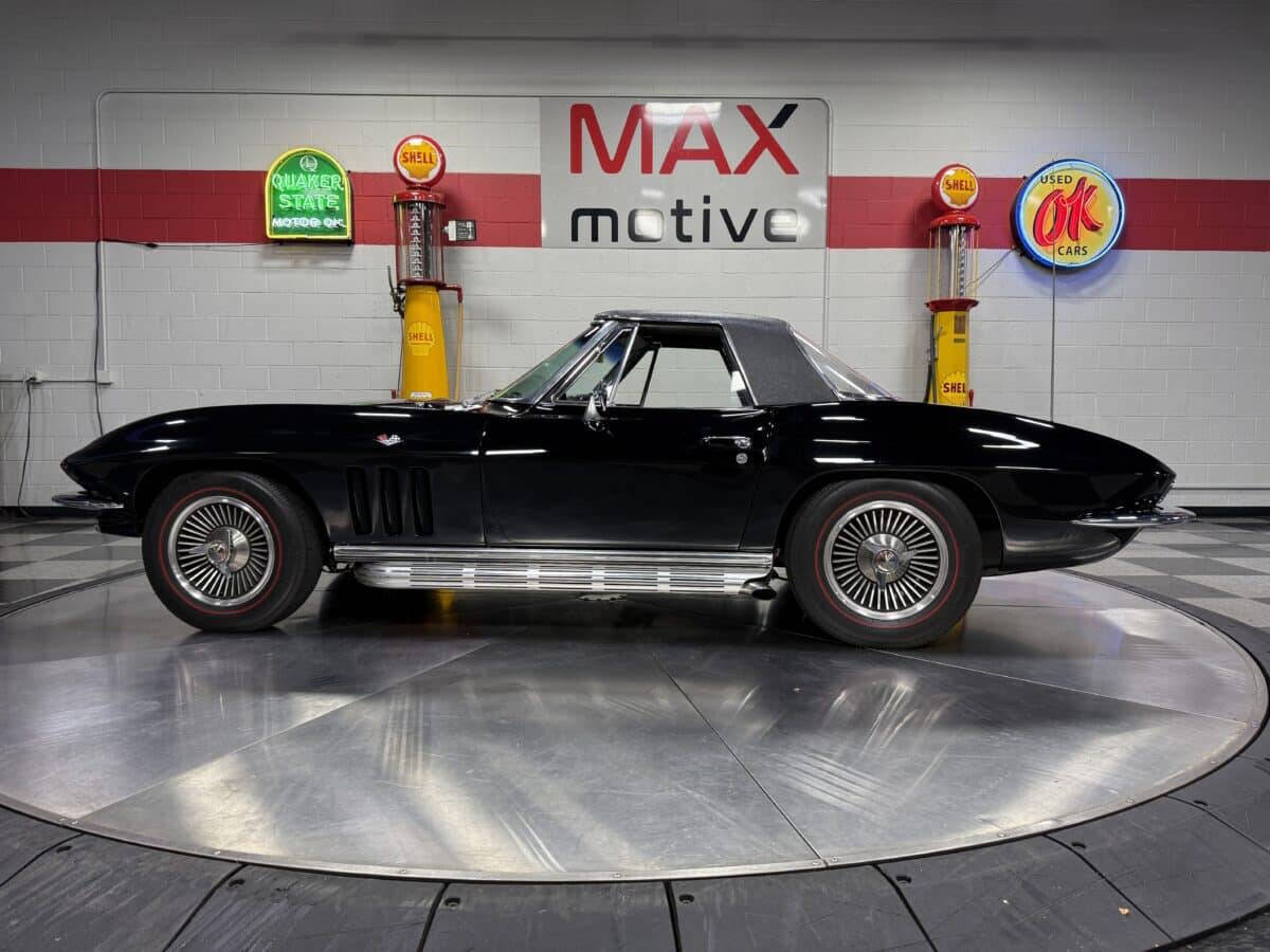 1966 Chevrolet Corvette 19