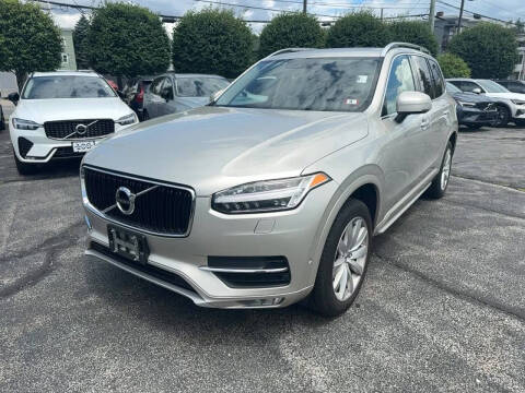 2016 Volvo XC90 T6 Momentum