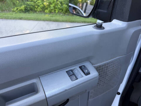 2012 Ford E-Series E-350 SD XLT