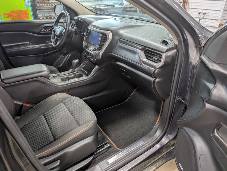 2017 GMC Acadia SLE-2