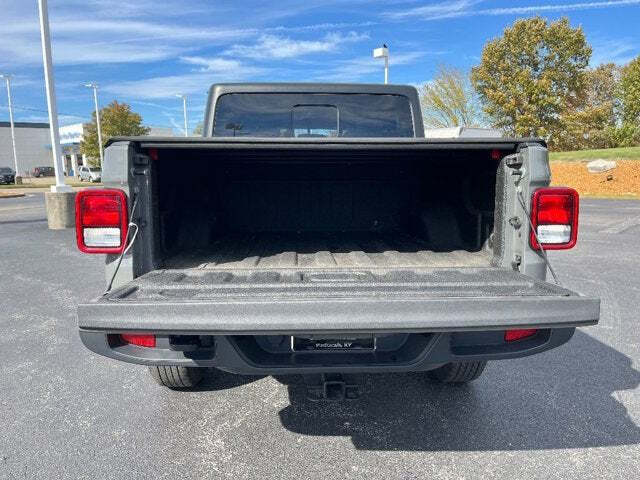 2022 Jeep Gladiator 8