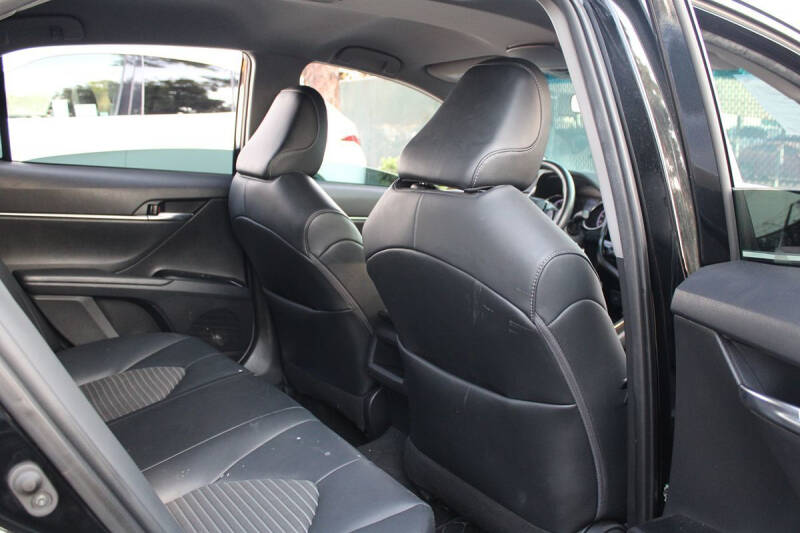 2020 Toyota Camry SE