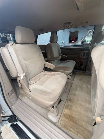 2004 Toyota Sienna XLE Limited 7 Passenger