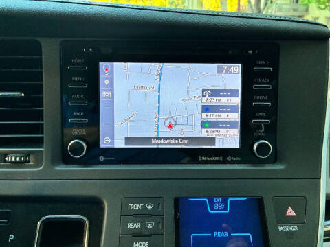 2018 Toyota Sienna XLE 8-Passenger