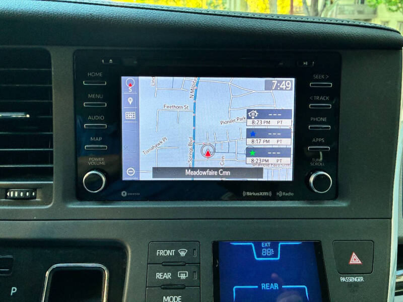 2018 Toyota Sienna XLE 8-Passenger