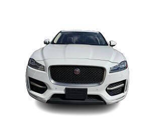 2017 Jaguar F-Pace R-Sport's photo