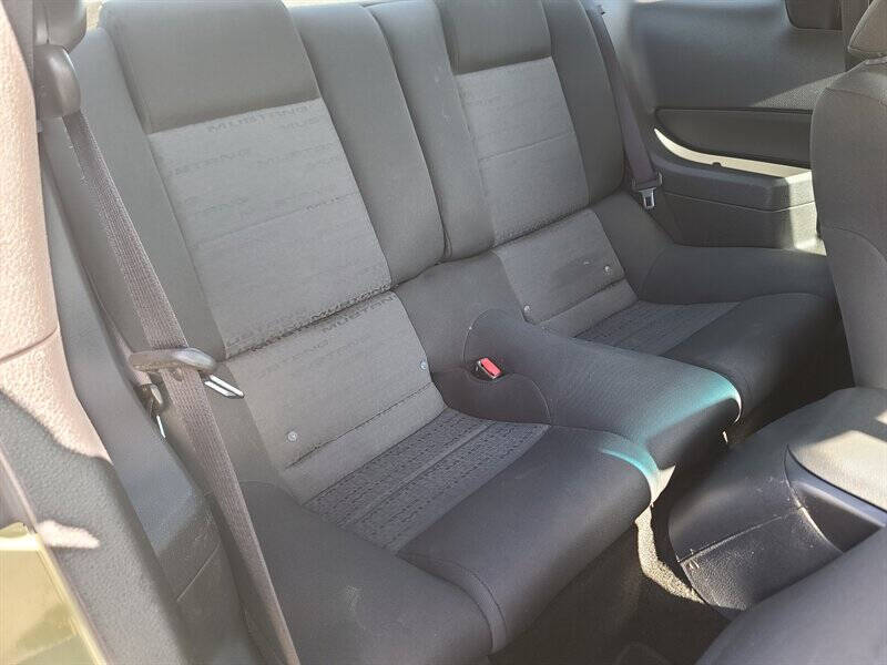 2005 Ford Mustang V6 Deluxe