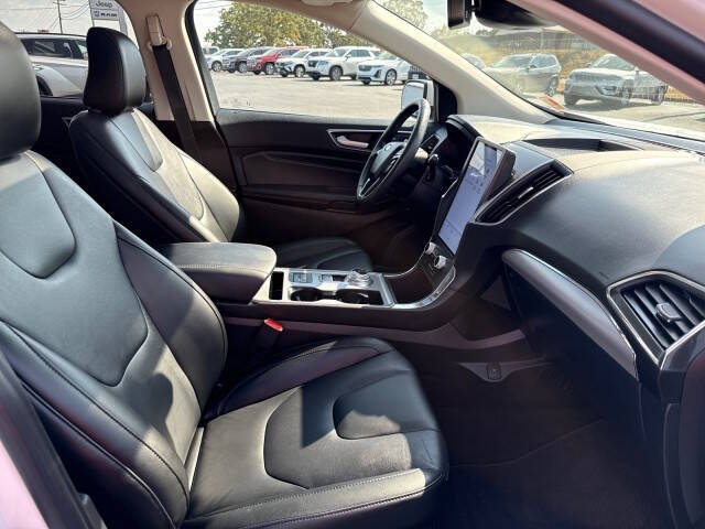 2022 Ford Edge Titanium