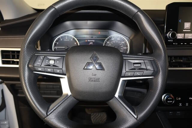 2024 Mitsubishi Outlander ES