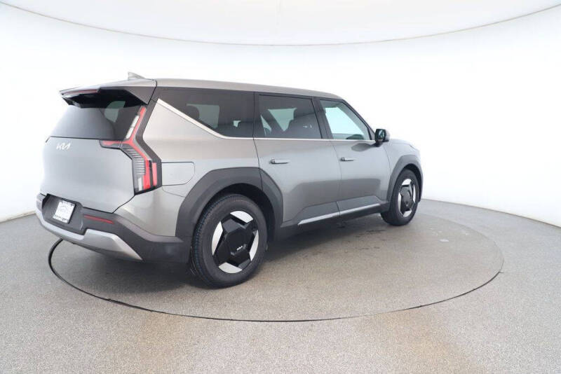 2024 Kia EV9 Light Long Range