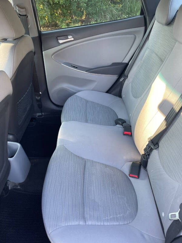 2017 Hyundai Accent SE - Photo 10