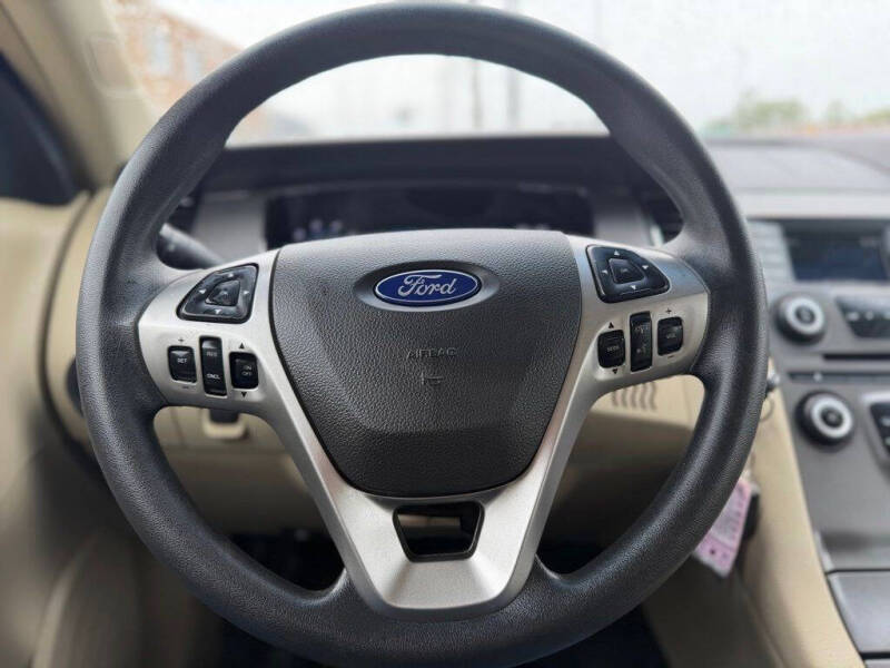 2017 Ford Taurus SE