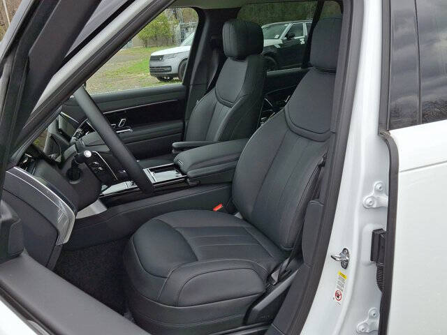 2025 Land Rover Range Rover P550e SE