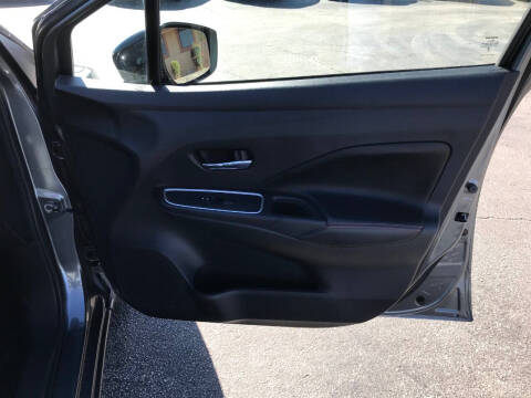 2023 Nissan Versa SR